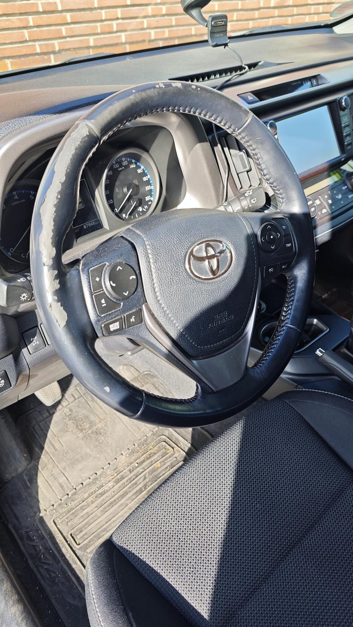 Toyota Lederlenkrad mit starker Abnutzung