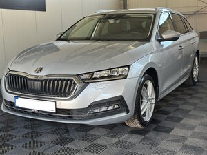 Regelmäßig wird dieser Skoda Octavia und andere Firmenfahrzeuge aus Delmenhorst direkt bei uns in Syke gereinigt