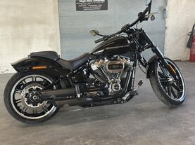 Lackierte Flächen wurden bei diesem Motorrad poliert, versiegelt 