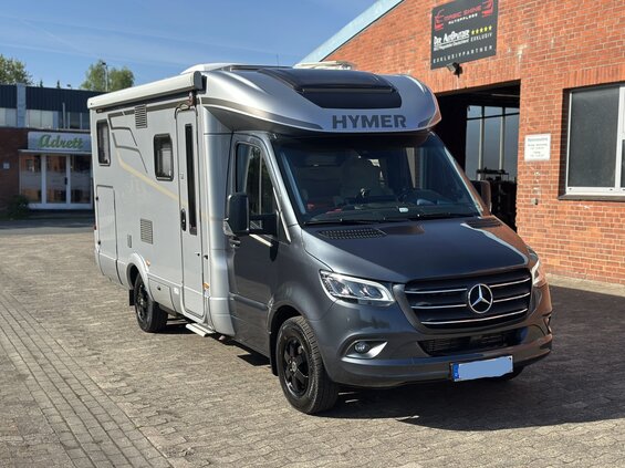 Dieses Wohnmobil basiert auf einem Mercedes-Benz Sprinter 