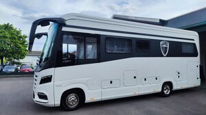 Vor dem Urlaub noch fertig machen lassen: als Neuwagen erhielt dieser Morelo den Keramikschutz, damit der mehrmonatige Urlaub starten kann