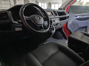 Wenn Sie Ihr Auto verkaufen möchten, ist ein gepflegter Innenraum und Lack das A und O, um potenzielle Käufer zu beeindrucken und den Wert zu steigern.