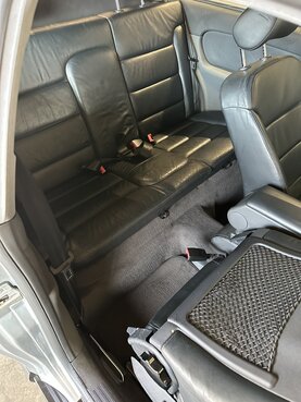 Die Ledersitze der Rückbank sehen wieder sauber und gepflegt aus