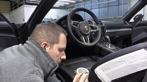 Seminar für Innenraumreparatur: Porsche Ledersitz