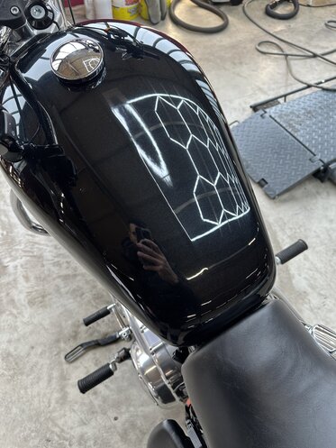 Harley Davidson Motorradtank auf Hochglanz polieret