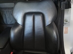 Mit einer intensiven Lederreinigung bei ArtmiC Car Clean in Kirchlengern fahren Sie wieder mit einem gutem Gewissen!