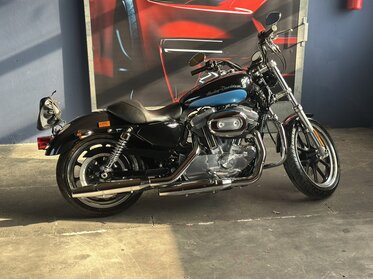 Nach der professionellen Motorradpflege ist die Harley wieder auf Hochglanz