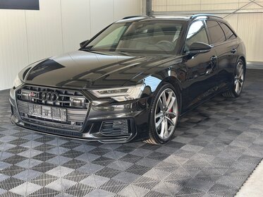 Der RS6 Avant steht makellos da und kann im Internet inseriert werden