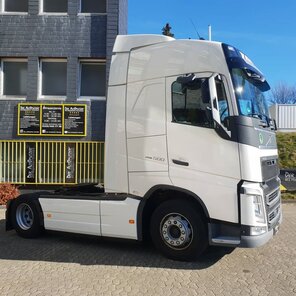 Intensive Handwäsche & Lackolitur: sieht aus wie neu