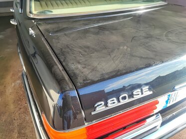 Rußablagerung auf dem Oldtimerlack