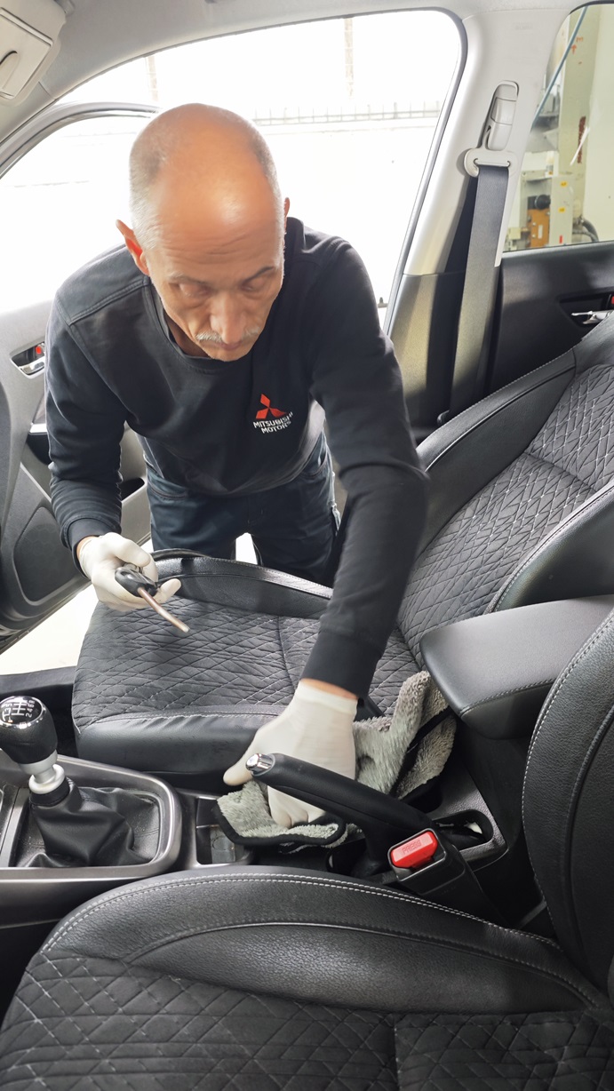 Wie reinige ich professionell einen Autoinnenraum?