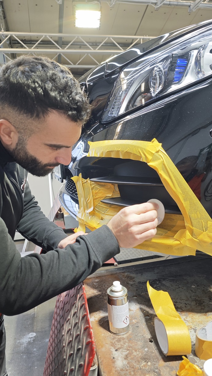 Kunststoffteil an der Stoßfängerverkleidung instandsetzen